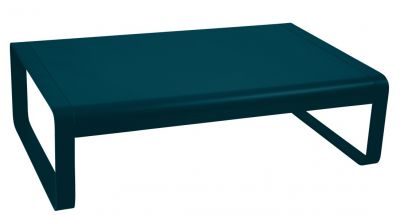 Bellevie Outdoor Low Table von Fermob, ein moderner, petrolfarbener Couchtisch für den Garten.